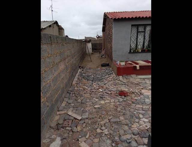 8 BEDROOM HOUSE FOR SALE IN TEMBISA